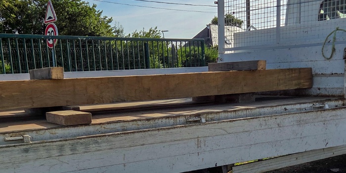 Transport et poses des poutres du 1er et 2ème étage