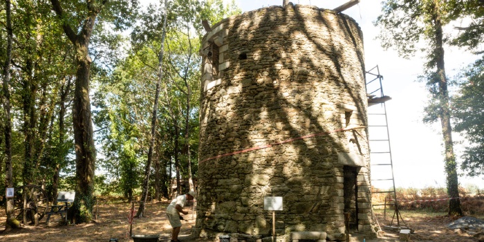 Finition du palier, pose de la poutre et reprise des joints du moulin