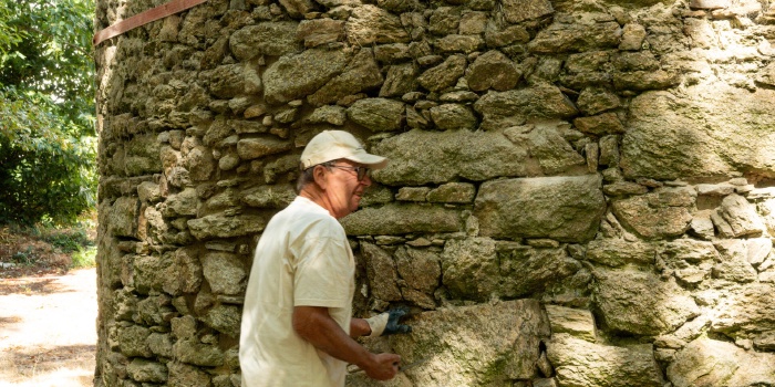 Finition du palier, pose de la poutre et reprise des joints du moulin