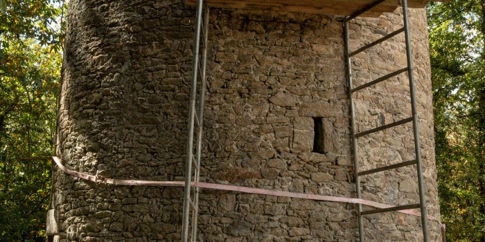 Finition du palier, pose de la poutre et reprise des joints du moulin