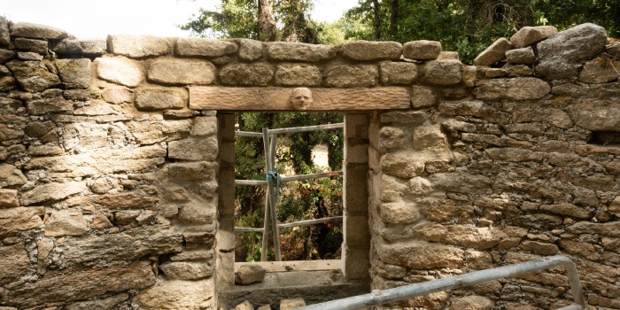 Finition du palier, pose de la poutre et reprise des joints du moulin