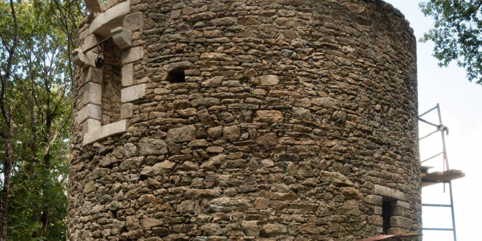 Finition du palier, pose de la poutre et reprise des joints du moulin