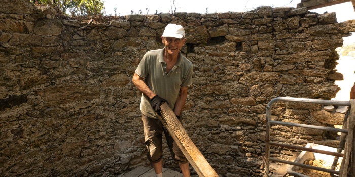 Pose du linteau et début de la maçonnerie de la 2ème fenêtre